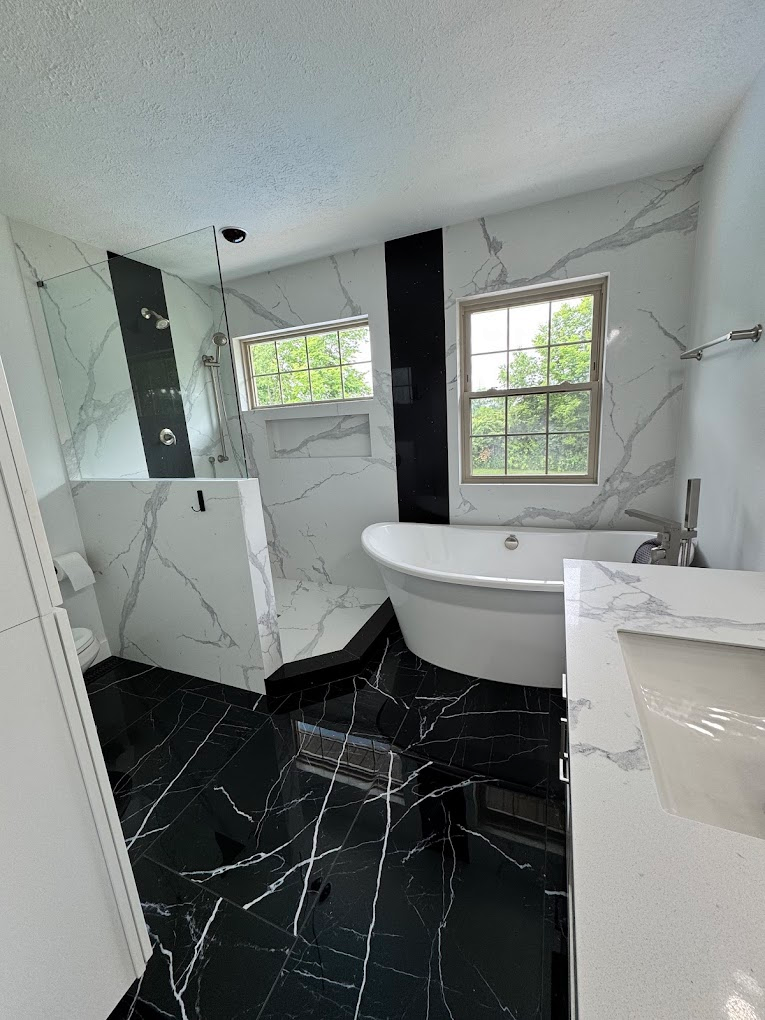 Spa-style bathroom tub surround